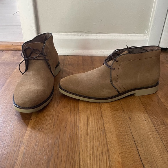 Joseph Abboud Men\'s Tan Suede chukka boots